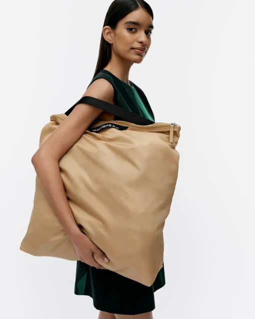 Neat Crossbody Solid L